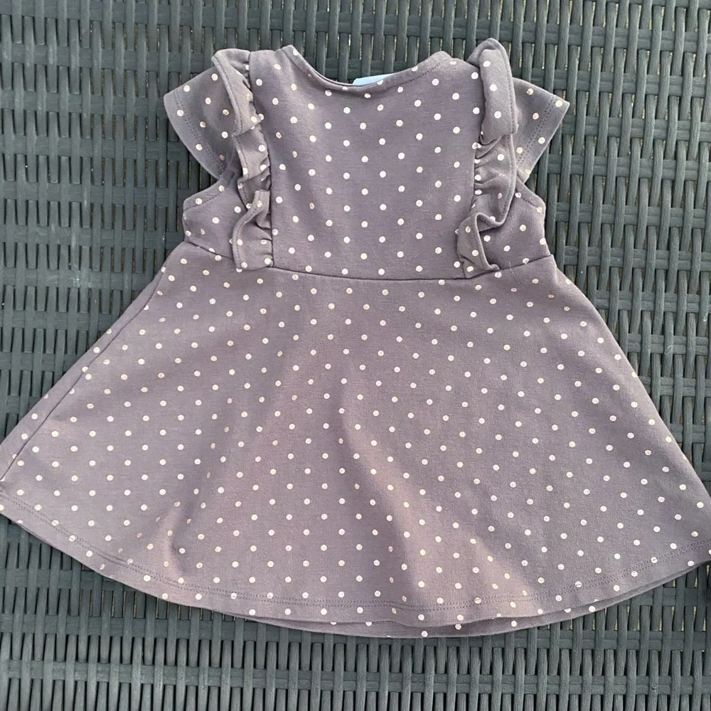Tahari Girls Gray Gold Polka Dot Dress Size 3T